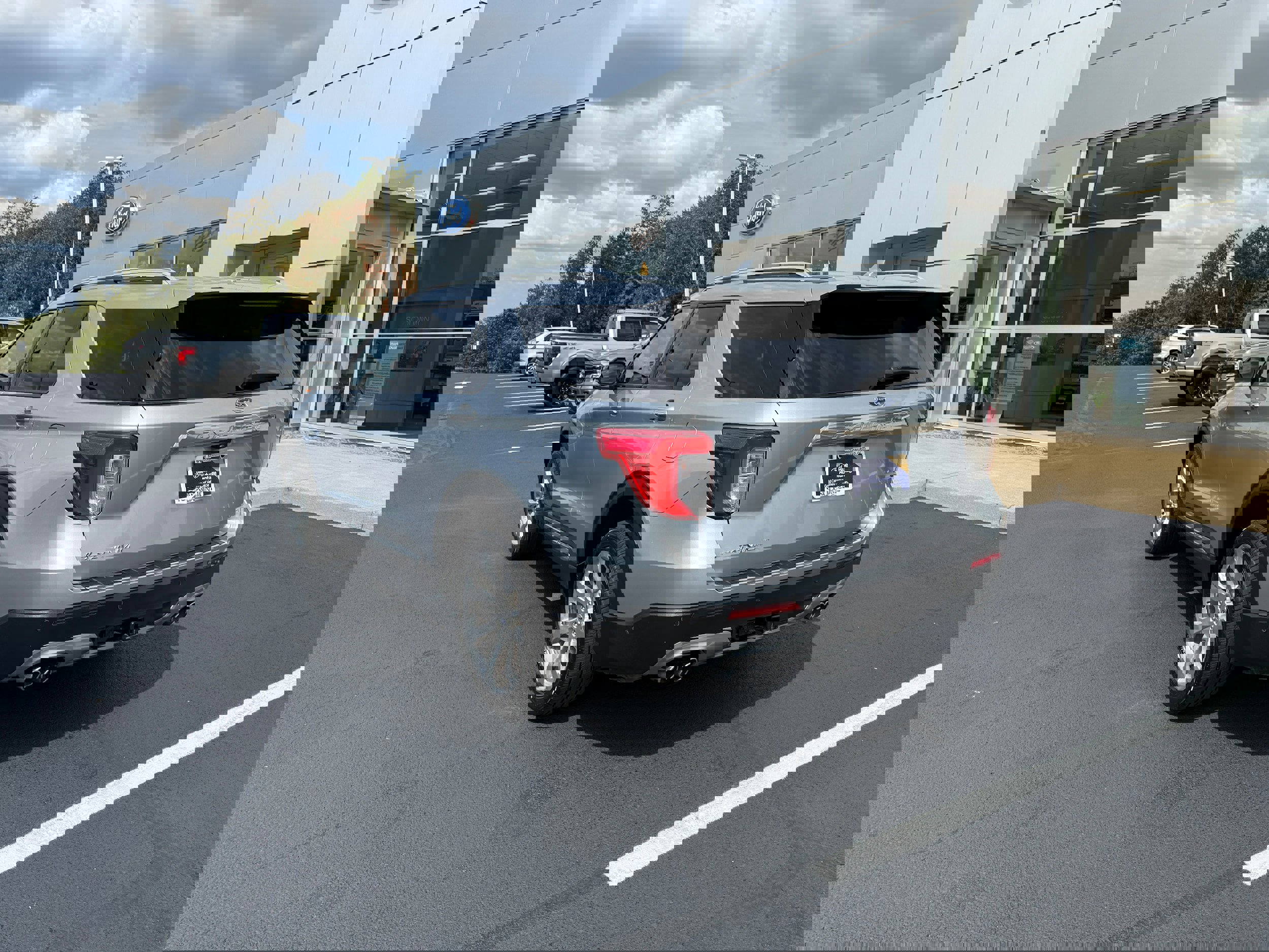 Certified 2020 Ford Explorer Platinum w/ Premium Technology Package image 5