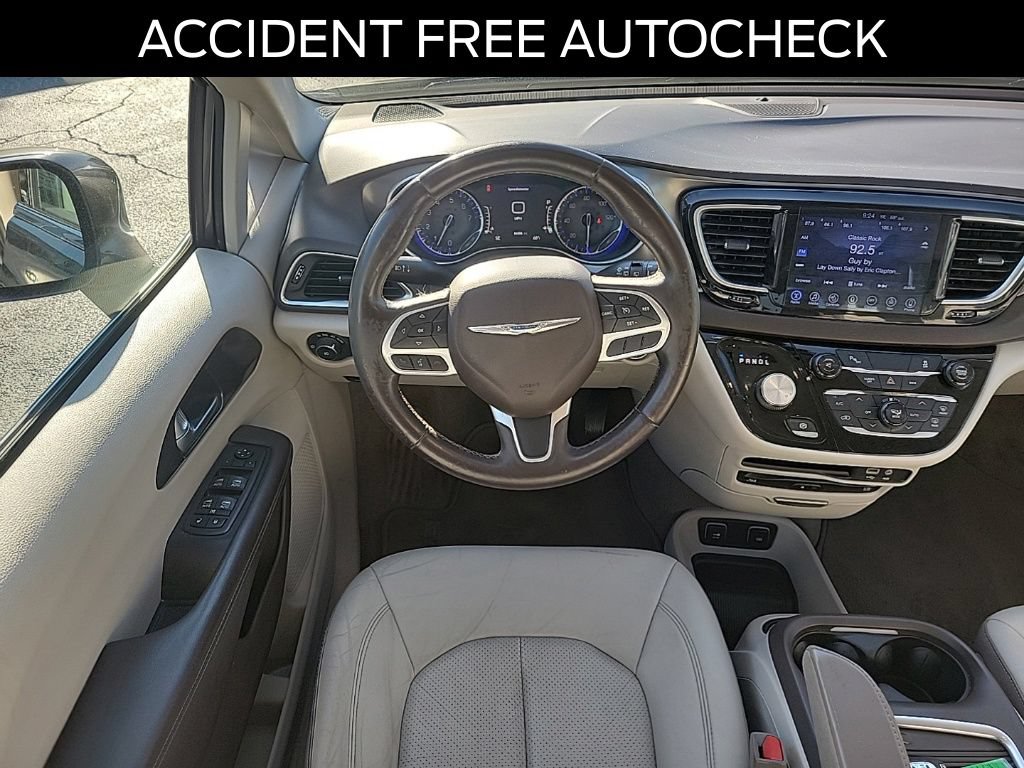 Used 2017 Chrysler Pacifica Touring-L Plus FWD image 10