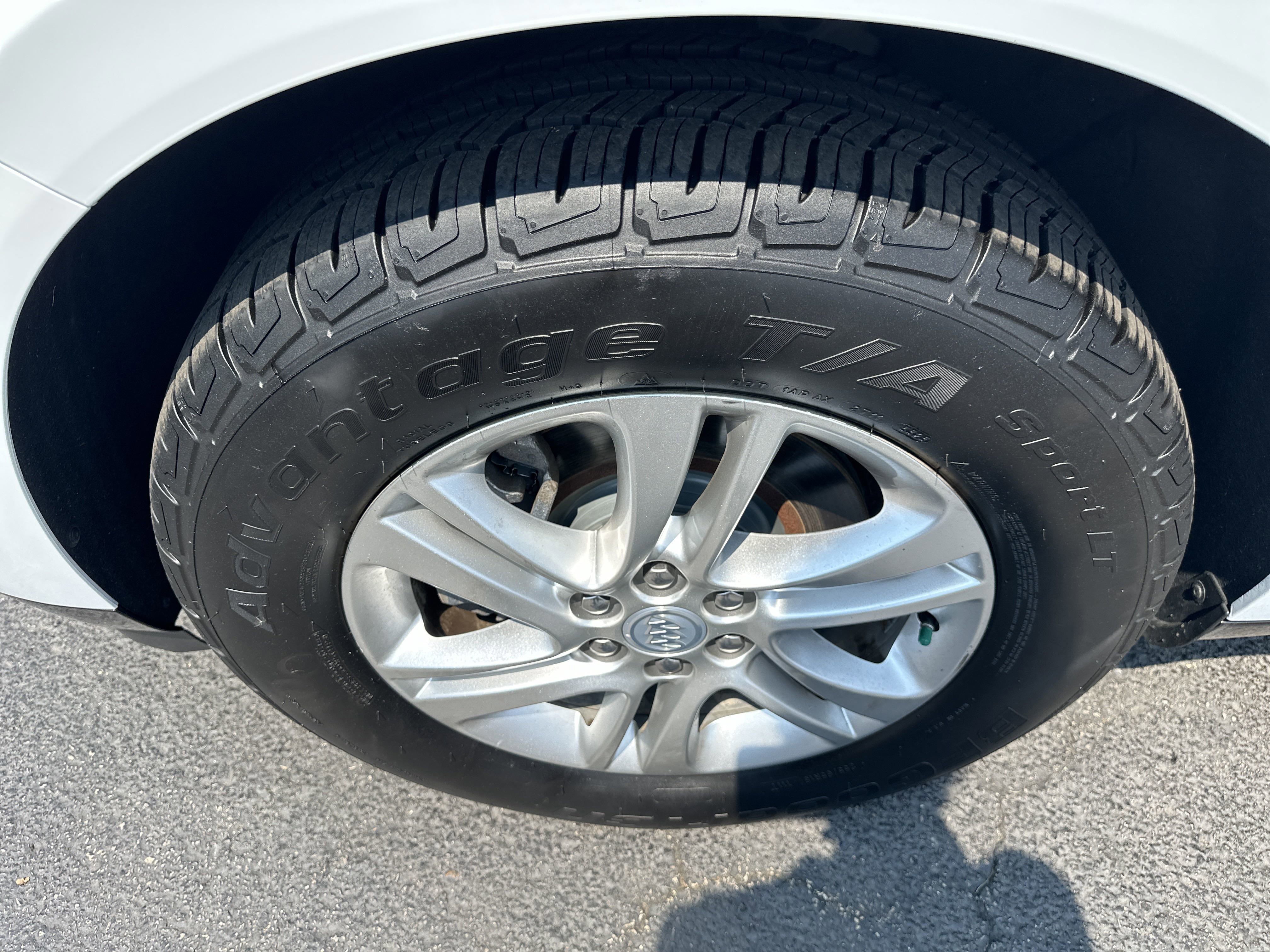Used 2019 Buick Enclave Essence image 10