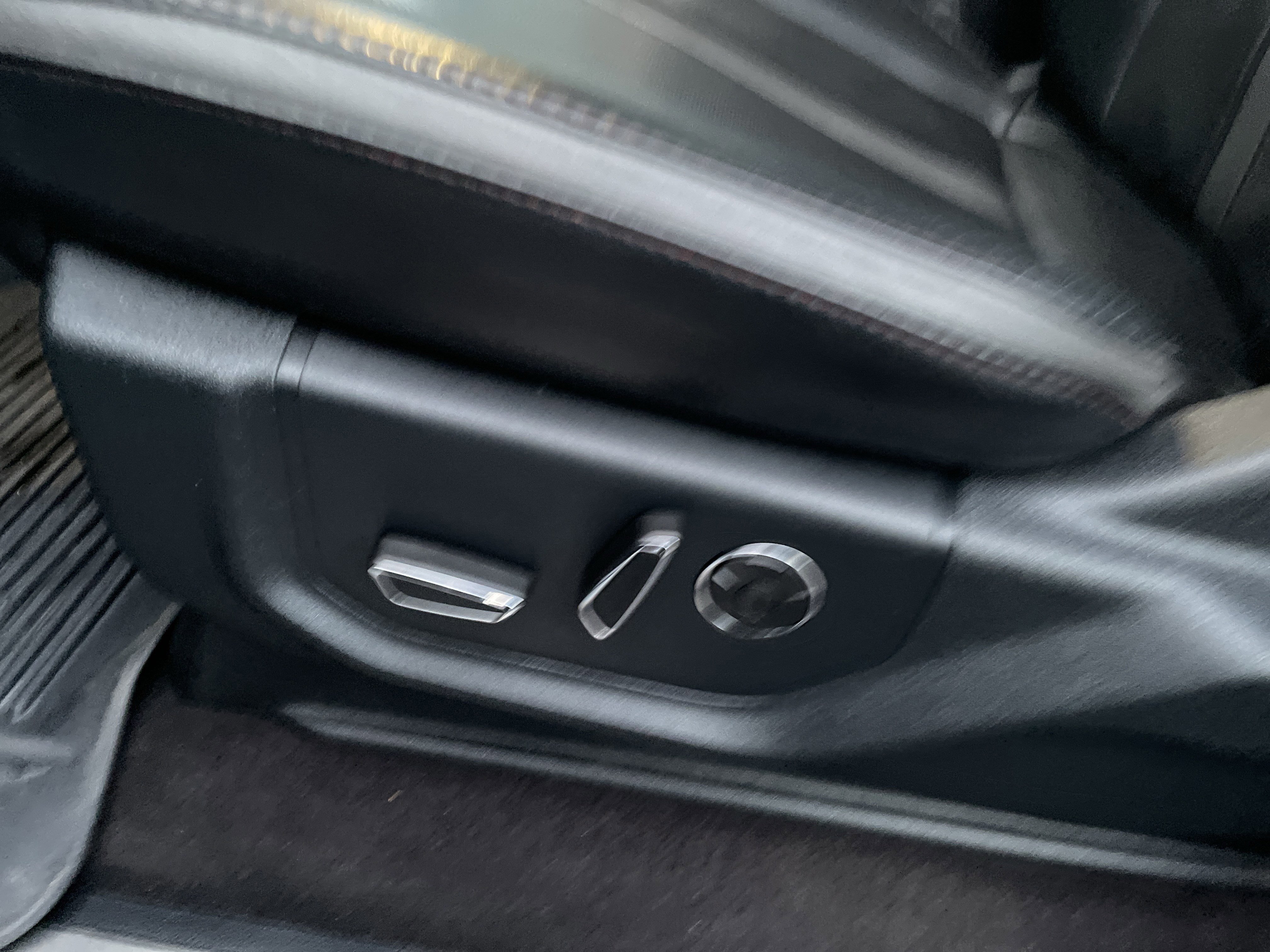 Certified 2020 Ford F150 Platinum w/ Equipment Group 701A Luxury image 18