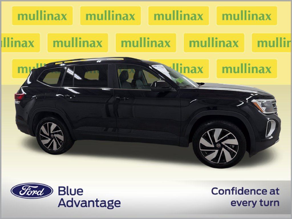 Used 2025 Volkswagen Atlas SE FWD image 2