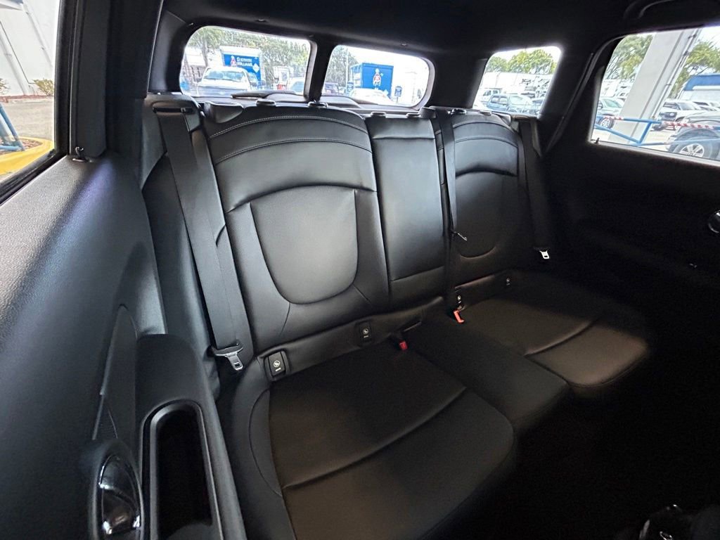 Used 2017 MINI Cooper Clubman FWD image 27