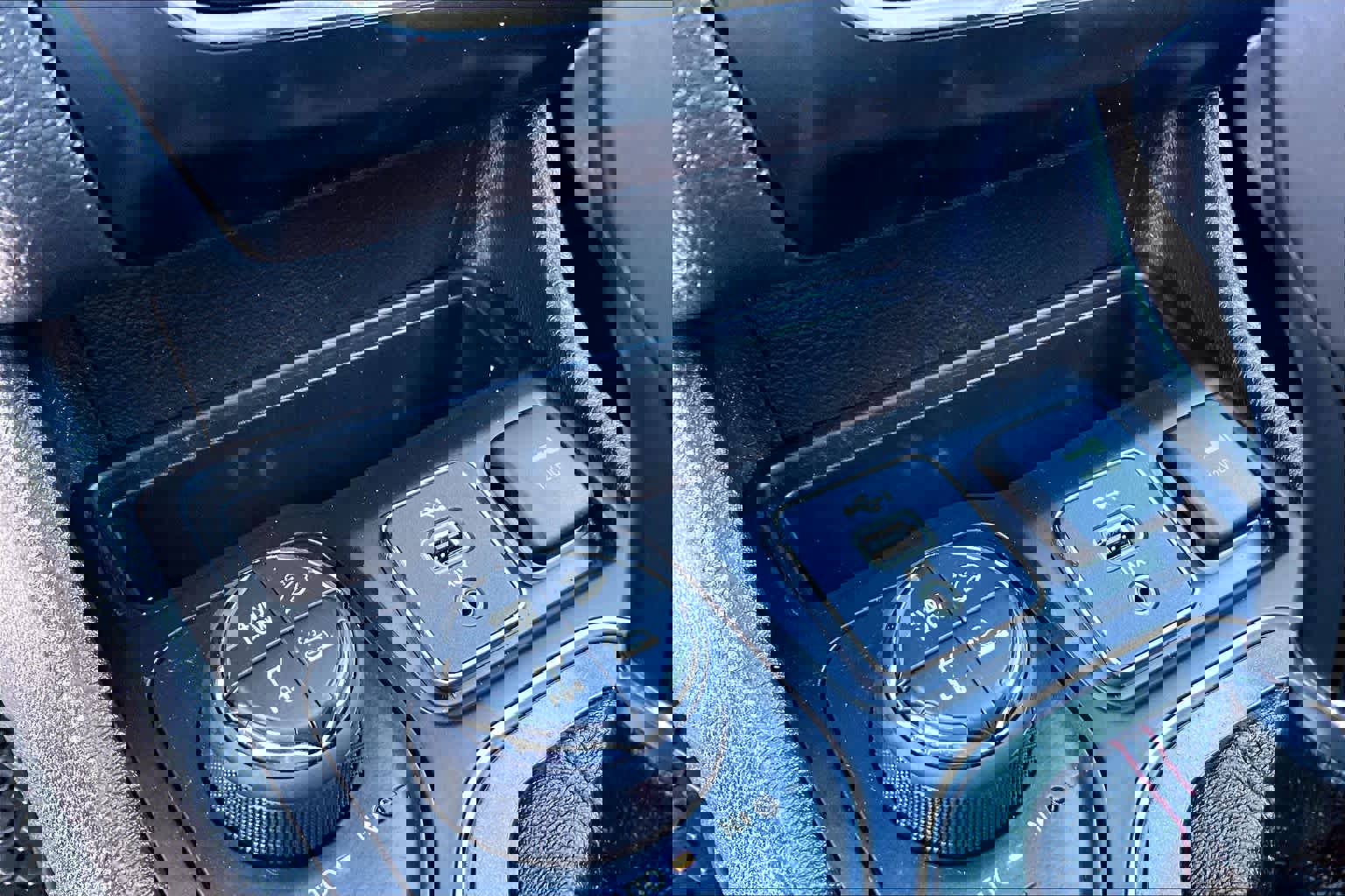 Used 2021 Jeep Cherokee Trailhawk w/ Technology Group image 32