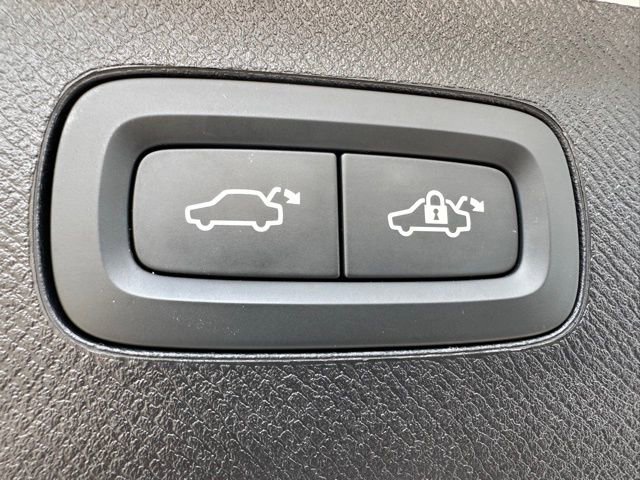Used 2025 Volvo XC90 B6 Plus AWD/4WD image 11