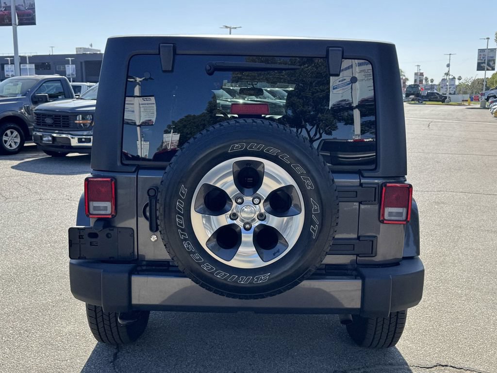 Used 2018 Jeep Wrangler Unlimited Sahara w/ Connectivity Group AWD/4WD image 5