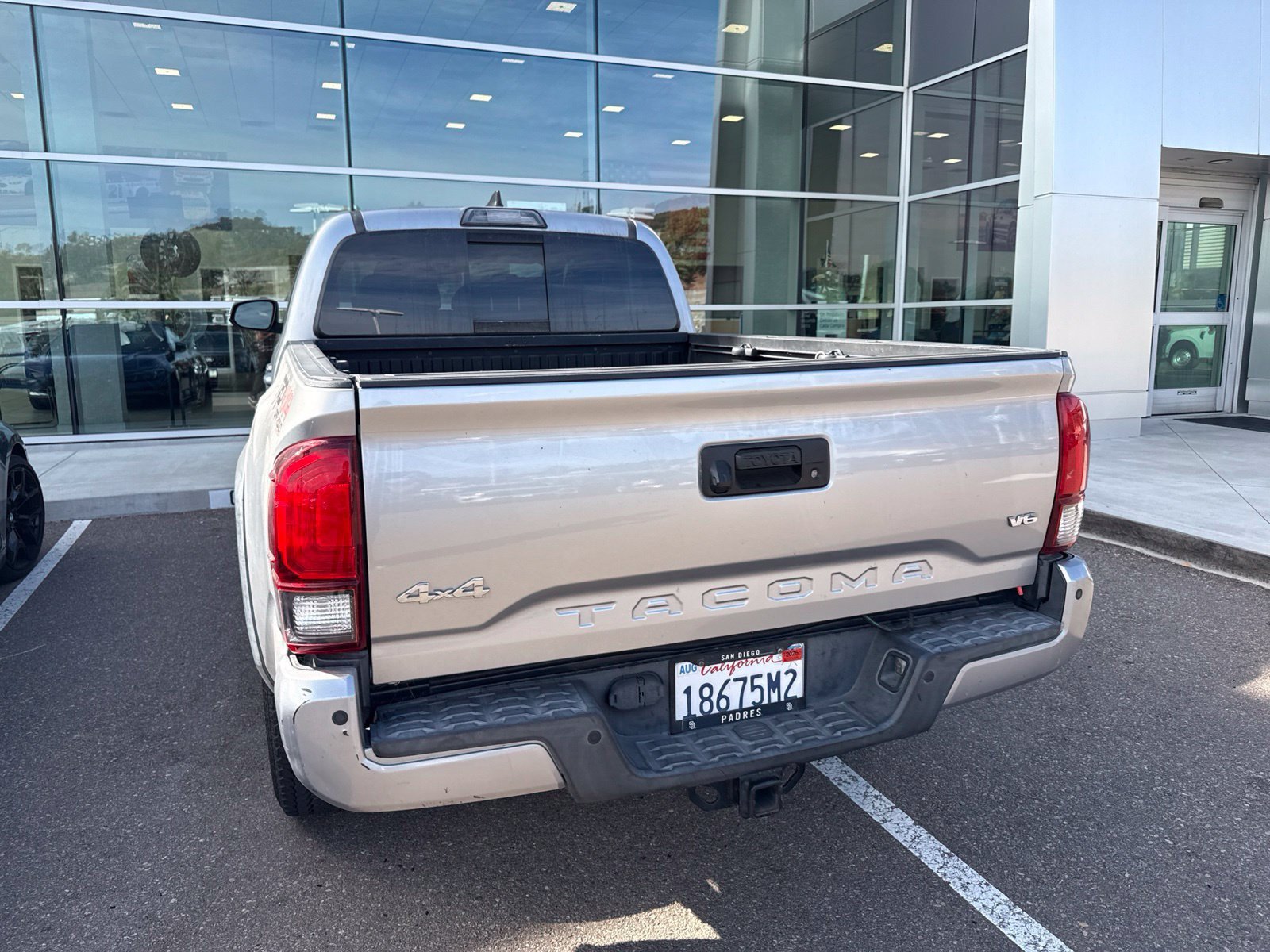 Used 2018 Toyota Tacoma TRD Off-Road w/ Technology Package AWD/4WD image 5