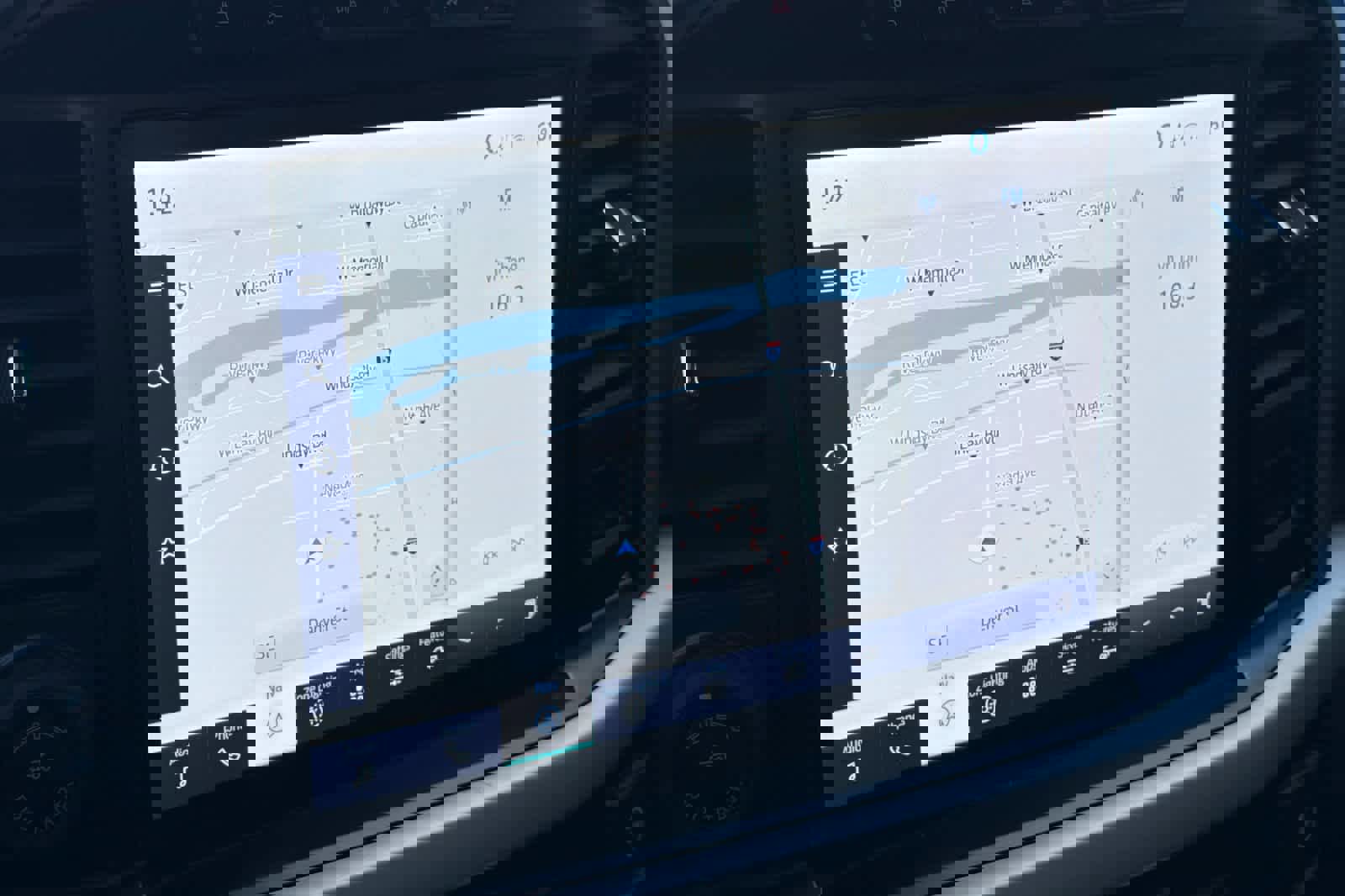 Certified 2021 Ford F150 XLT w/ Equipment Group 302A High image 18