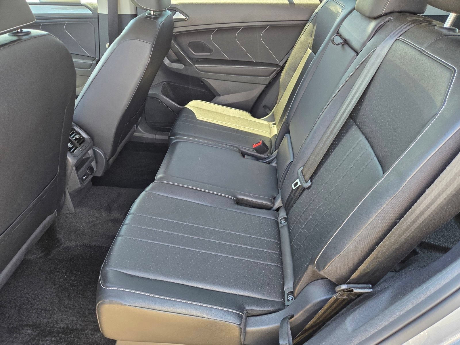 Used 2024 Volkswagen Tiguan SE AWD/4WD image 11