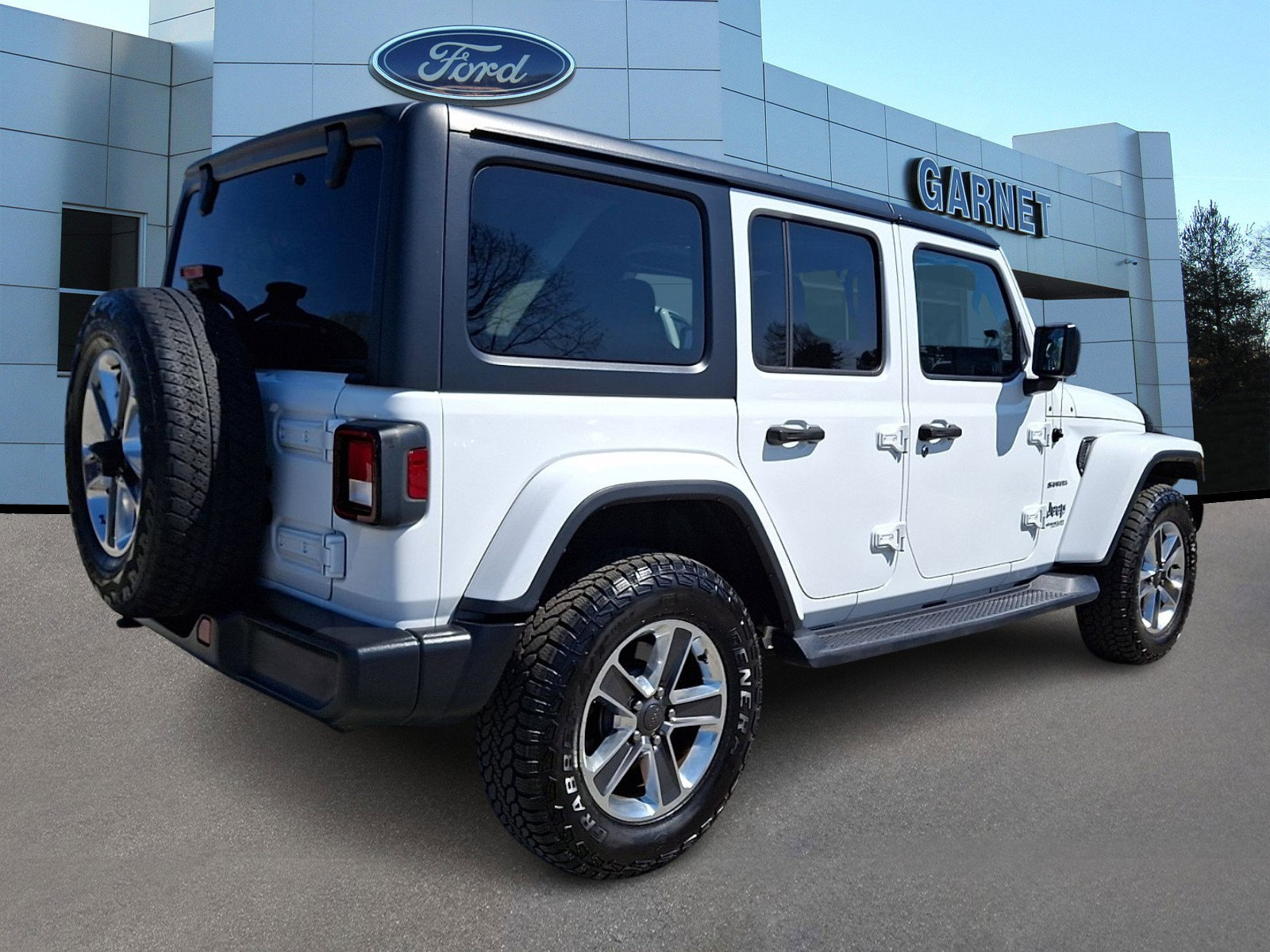 Used 2018 Jeep Wrangler Unlimited Sahara w/ Cold Weather Group image 8