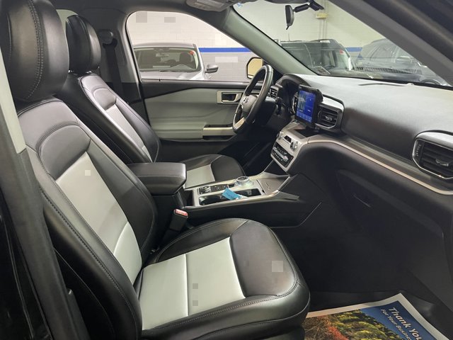 Certified 2022 Ford Explorer XLT w/ Equipment Group 202A AWD/4WD image 17
