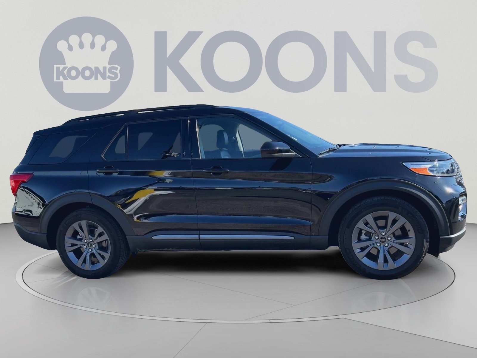 Certified 2024 Ford Explorer XLT w/ Equipment Group 202A RWD image 2
