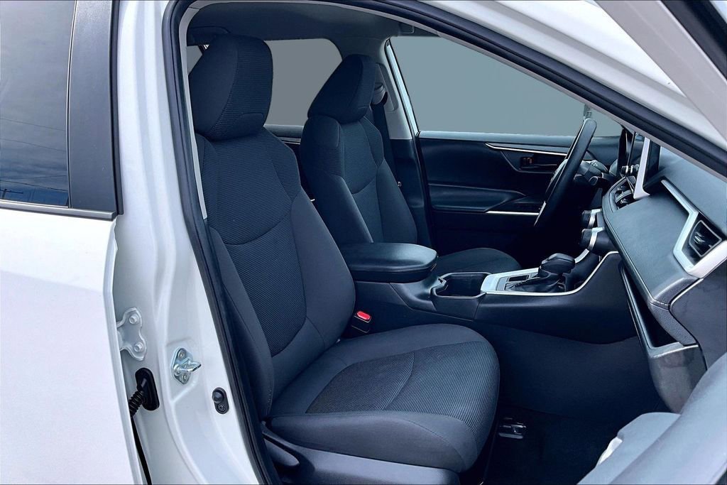 Used 2024 Toyota RAV4 LE image 9