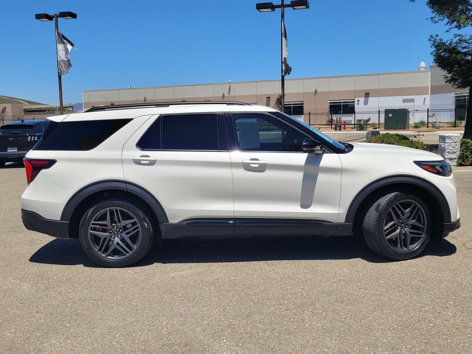 Certified 2025 Ford Explorer ST AWD/4WD image 3