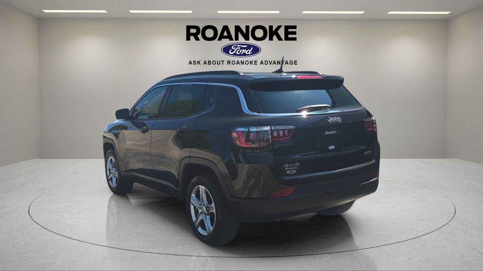 Used 2023 Jeep Compass Latitude w/ Convenience Group AWD/4WD image 11