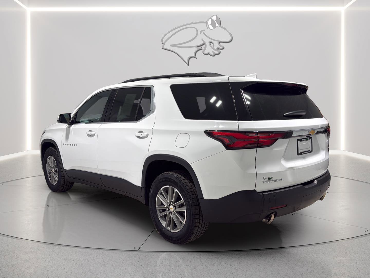 Used 2022 Chevrolet Traverse LT image 3
