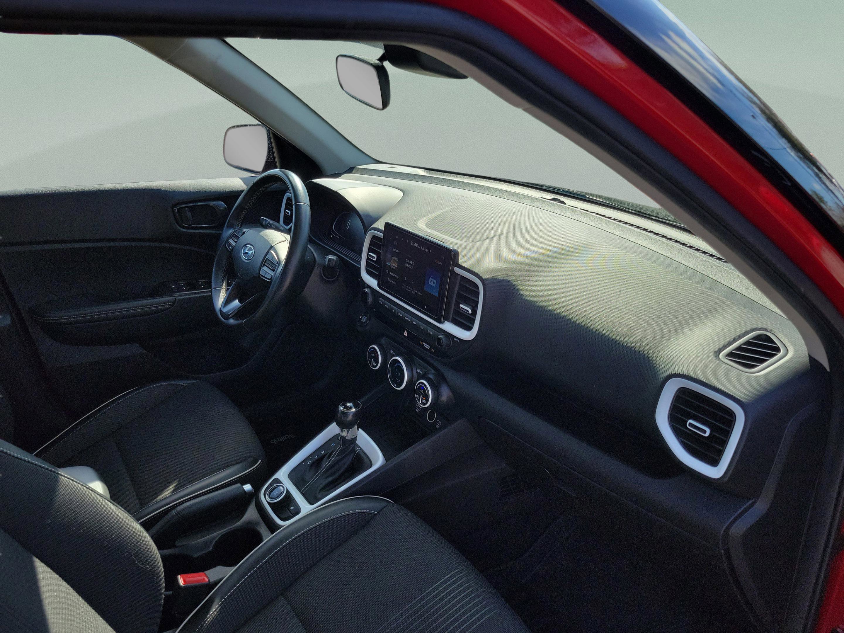 Used 2023 Hyundai Venue Limited image 24