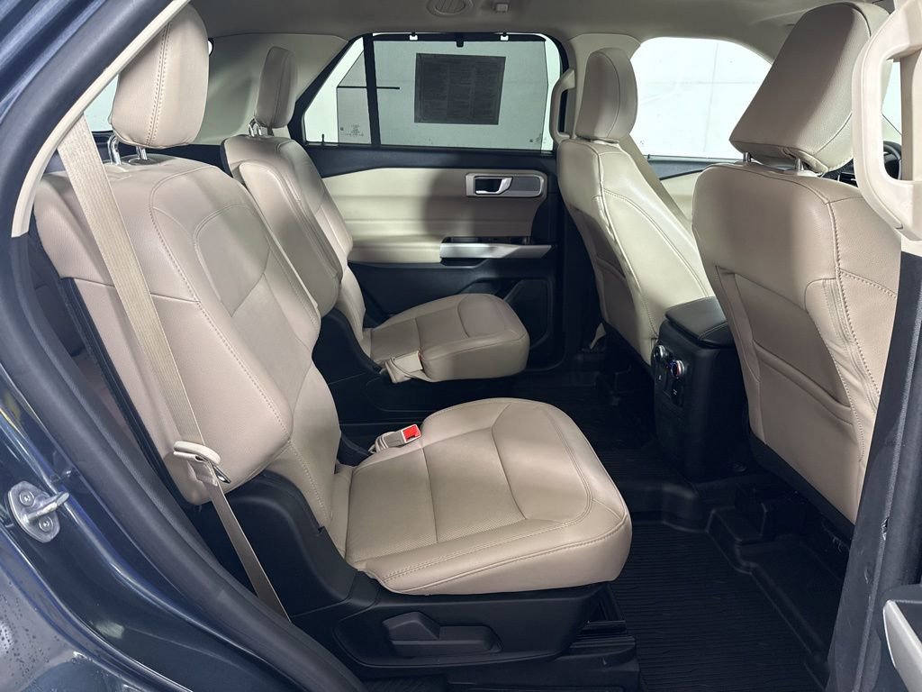 Certified 2023 Ford Explorer Limited w/ Equipment Group 301A AWD/4WD image 17