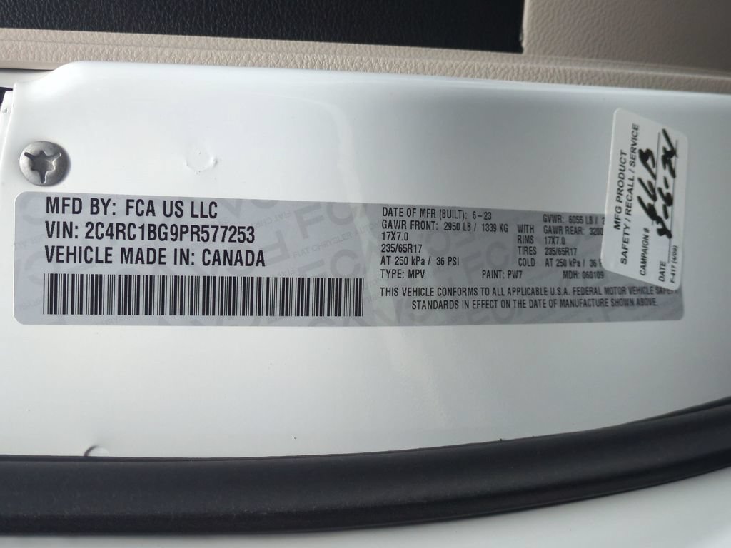 Used 2023 Chrysler Pacifica Touring-L FWD image 30