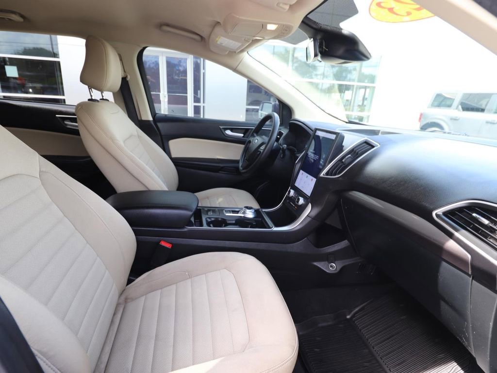 Certified 2023 Ford Edge SE w/ Black Appearance Package AWD/4WD image 12
