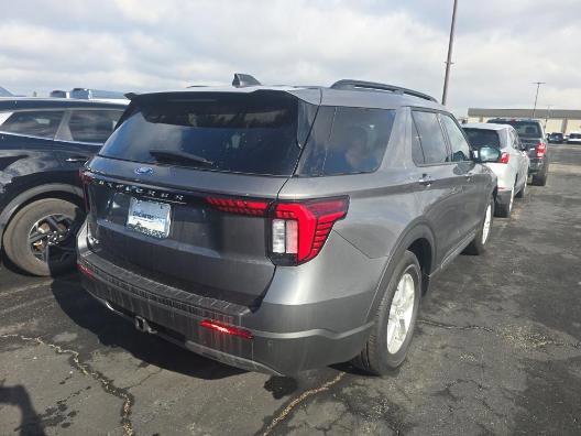 Certified 2025 Ford Explorer Active w/ Active Comfort Package RWD image 4