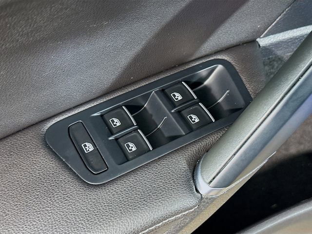 Used 2019 Volkswagen Golf R 4-Door image 20