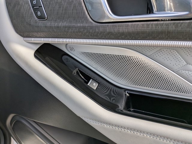 Certified 2025 Ford Explorer Platinum w/ Ultimate Package image 35