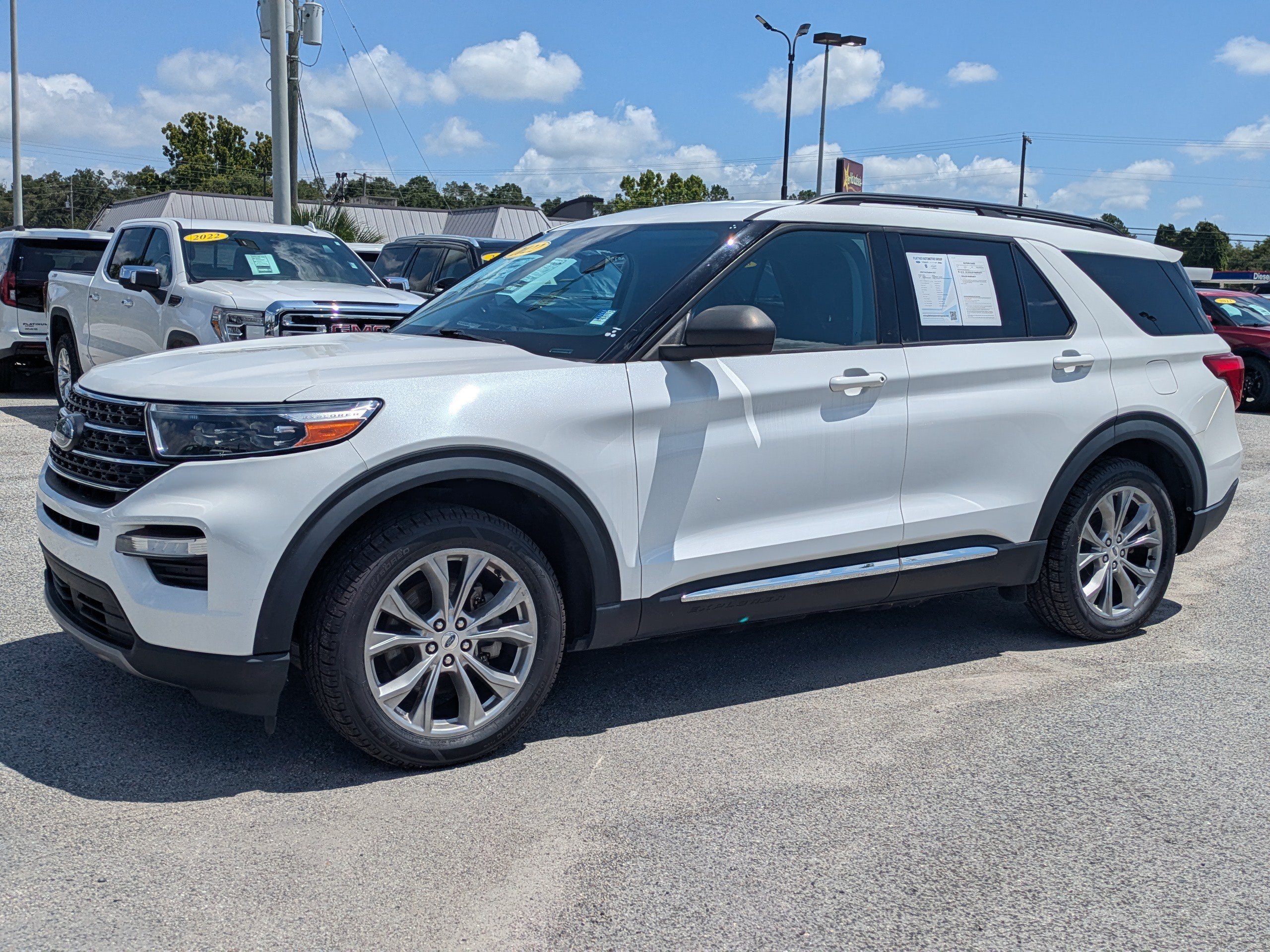 Certified 2022 Ford Explorer XLT w/ Equipment Group 202A RWD image 8
