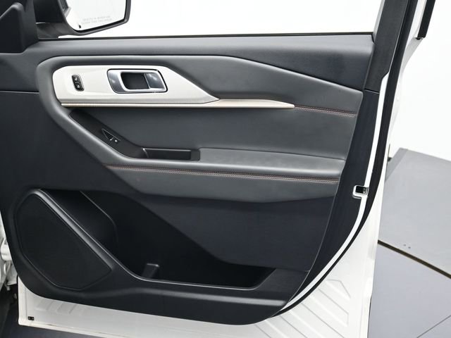 Certified 2025 Ford Explorer Active image 31