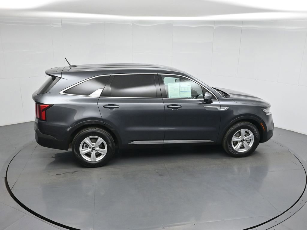 Used 2023 Kia Sorento LX image 14