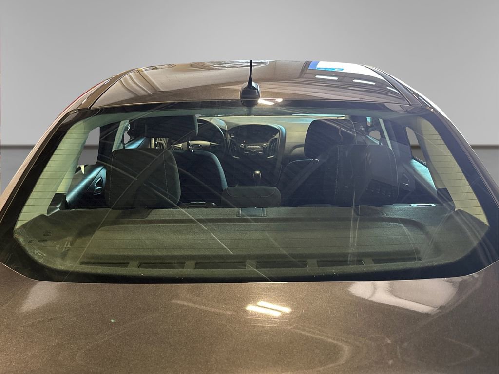 Certified 2018 Ford Focus SE w/ SE Appearance Package FWD image 17