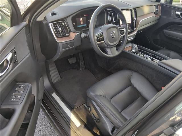 Used 2023 Volvo XC60 B5 Plus FWD image 10