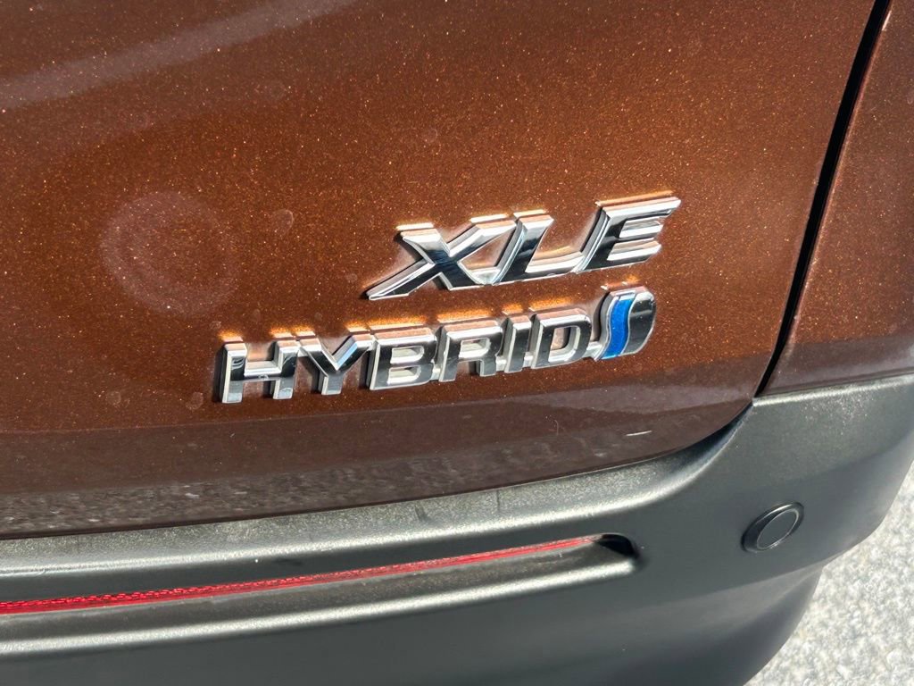 Used 2021 Toyota Sienna XLE image 20