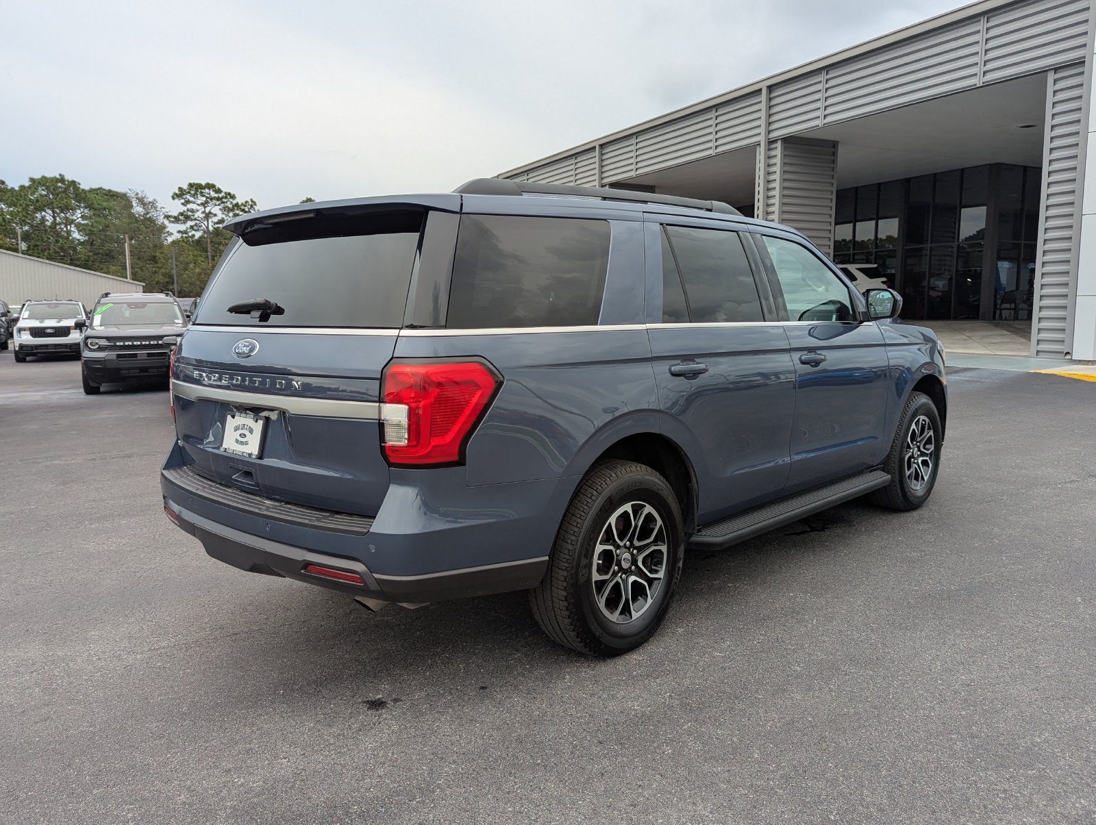 Certified 2023 Ford Expedition XLT RWD image 5
