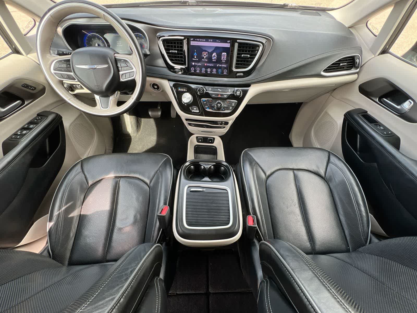 Used 2019 Chrysler Pacifica Limited w/ Tire & Wheel Group FWD image 15