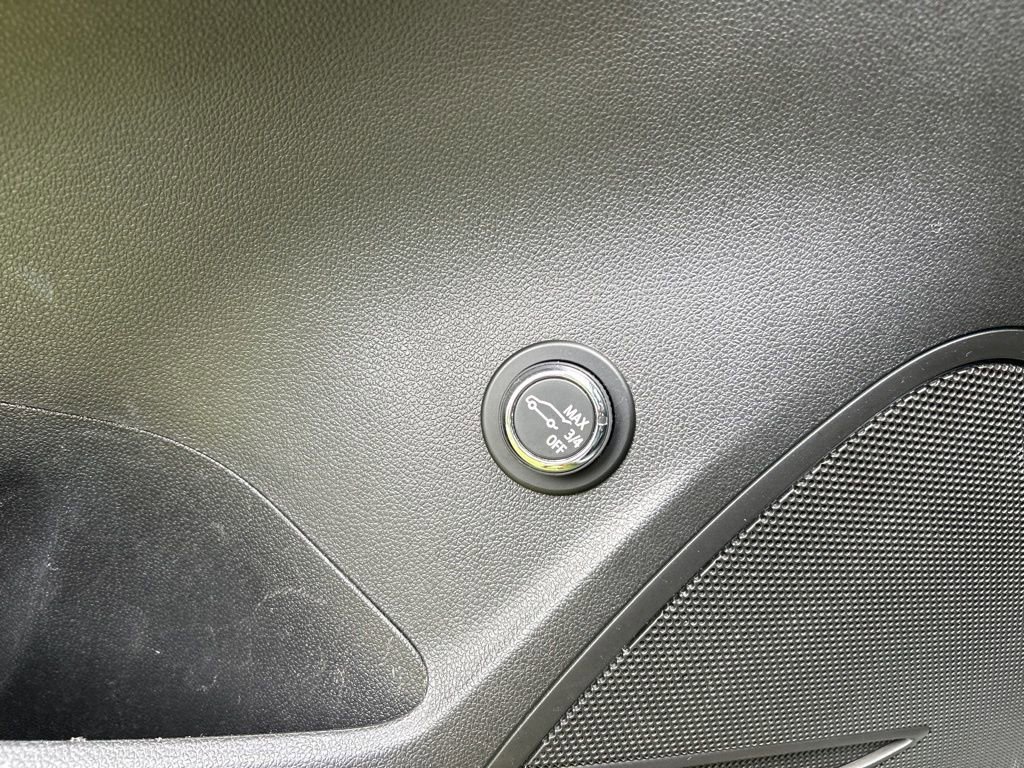 Used 2023 Buick Envision Essence image 14