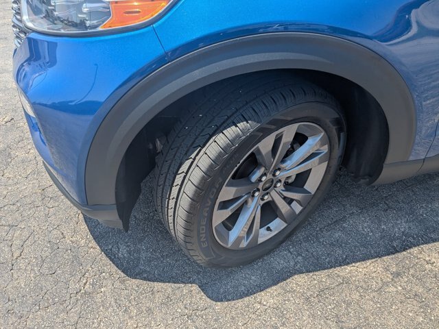 Certified 2022 Ford Explorer XLT w/ Equipment Group 202A RWD image 6