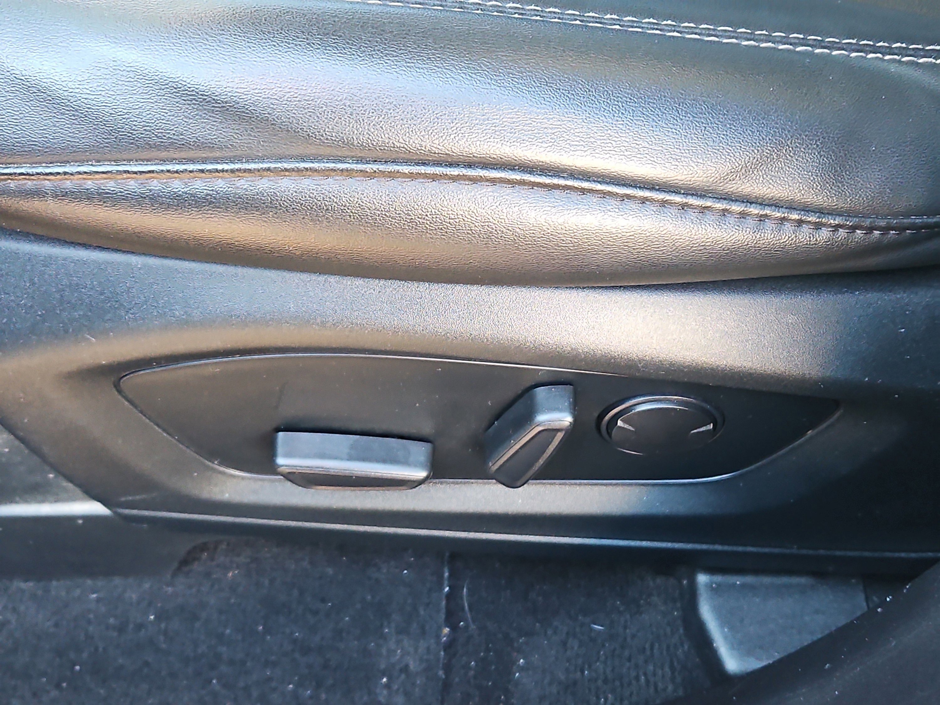 Certified 2022 Ford Explorer XLT w/ Equipment Group 202A image 21