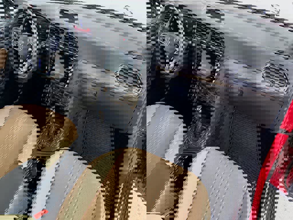 Used 2024 Volkswagen Tiguan SE R-Line image 32