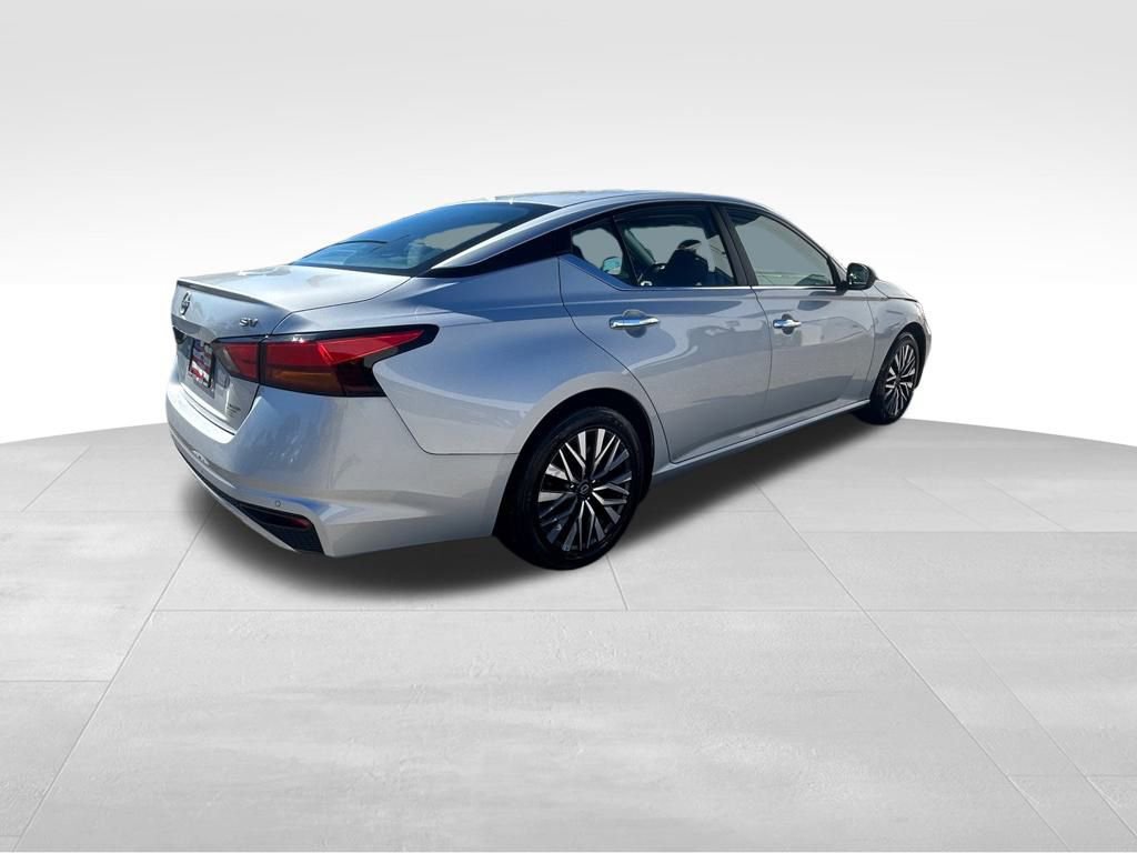 Used 2024 Nissan Altima 2.5 SV image 4