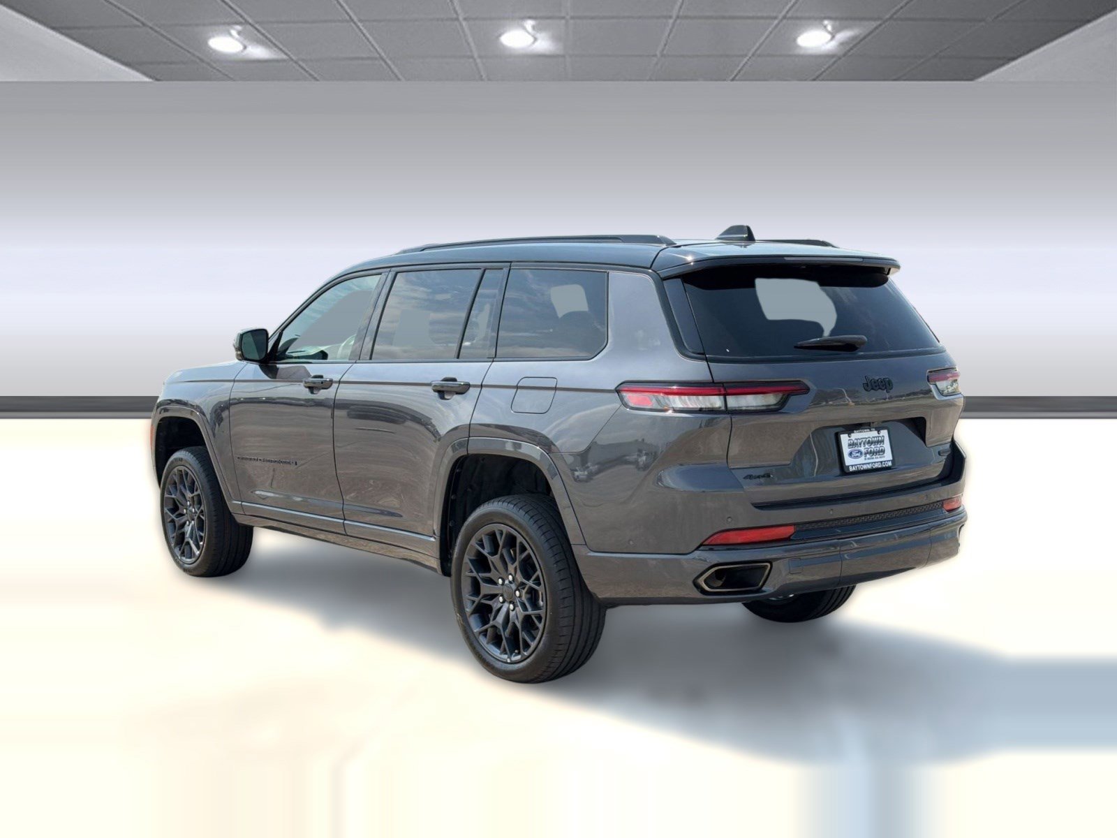 Used 2025 Jeep Grand Cherokee L Summit w/ Obsidian Package AWD/4WD image 3