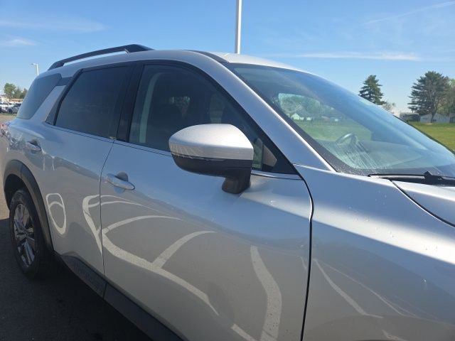 Used 2025 Nissan Pathfinder SV FWD image 5