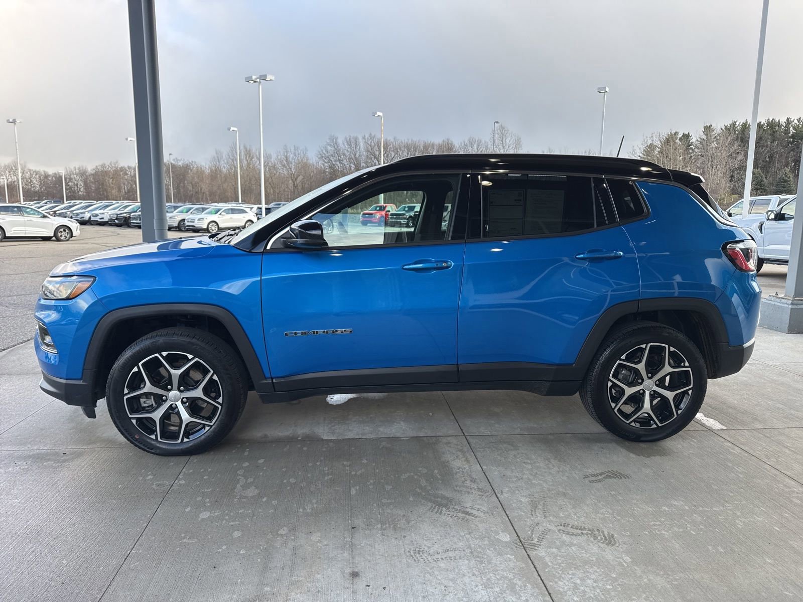 Used 2024 Jeep Compass Limited image 7