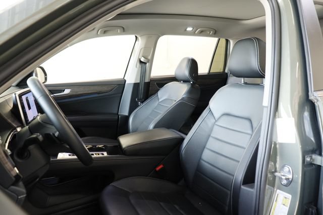 Used 2025 Volkswagen Atlas SEL AWD/4WD image 12