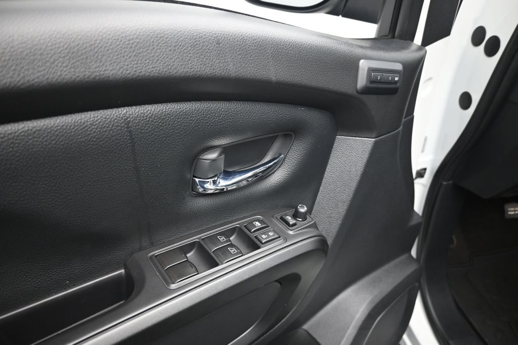 Used 2021 Nissan Titan PRO-4X w/ Pro-4x Convenience Package AWD/4WD image 9