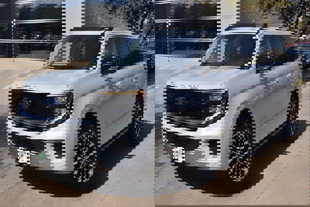 Certified 2025 Ford Expedition Platinum image 3