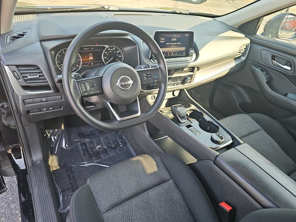 Used 2024 Nissan Rogue SV AWD/4WD image 16