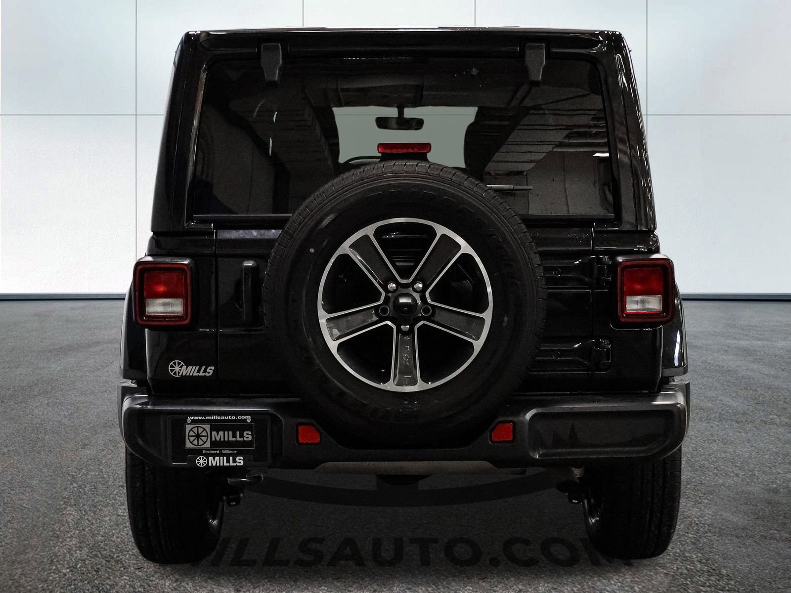 Used 2023 Jeep Wrangler Sahara image 4