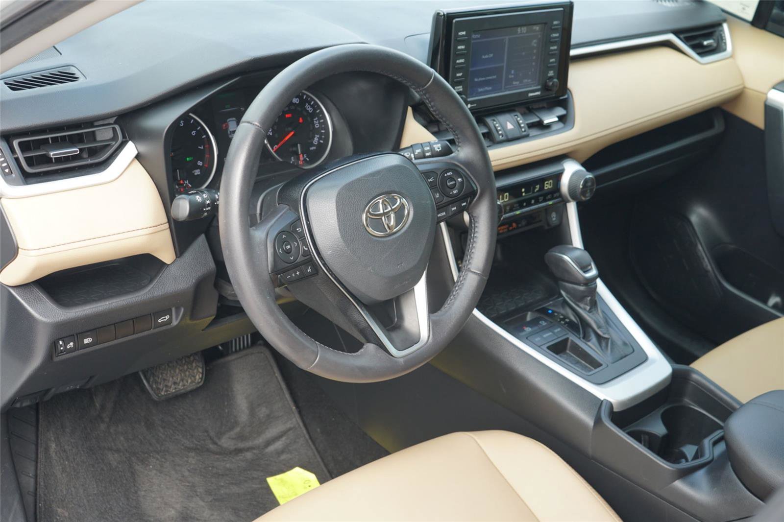 Used 2021 Toyota RAV4 XLE Premium FWD image 9