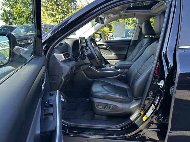 Used 2024 Toyota Highlander XLE AWD/4WD image 19