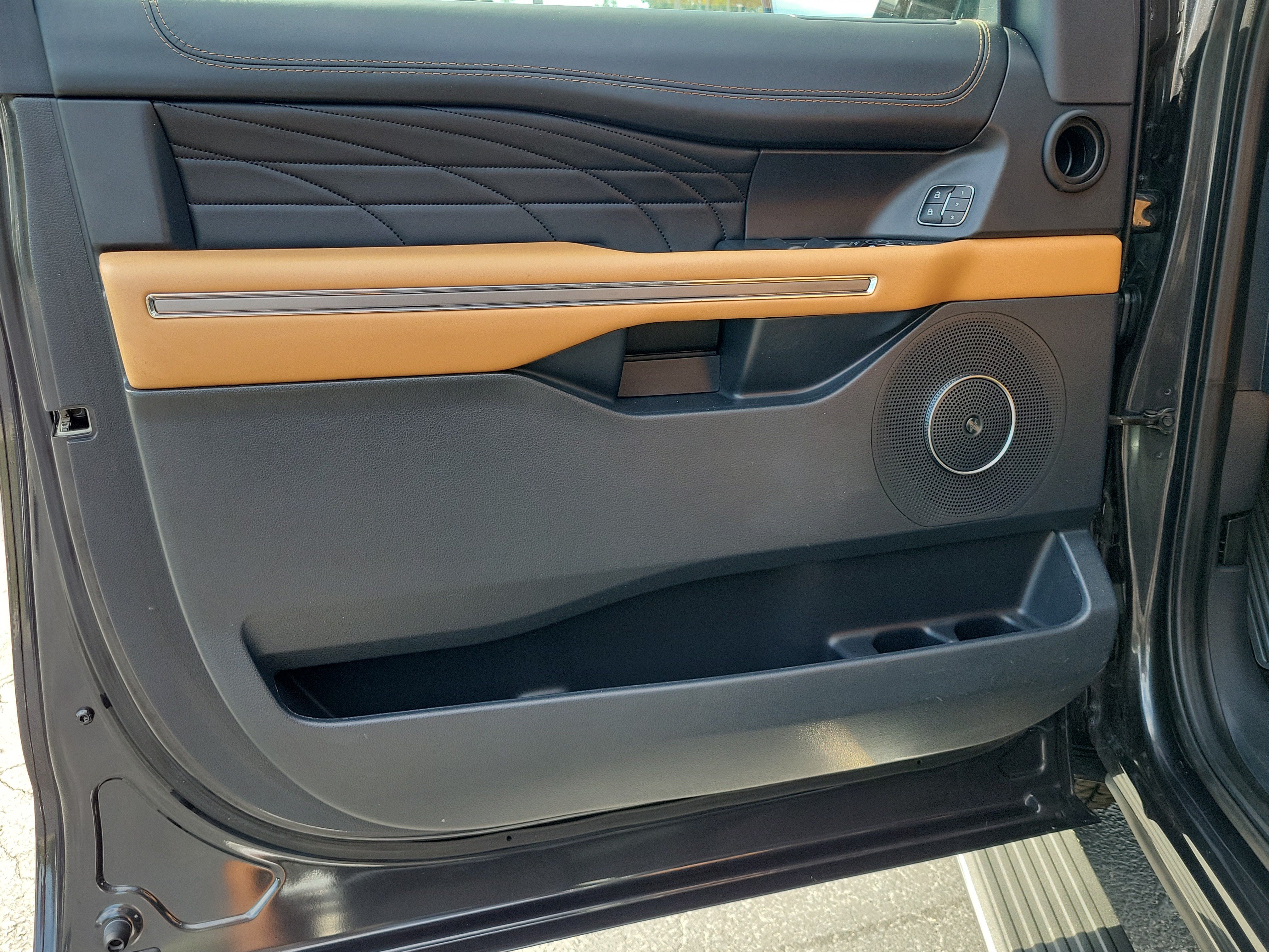 Certified 2023 Ford Expedition Platinum RWD image 19